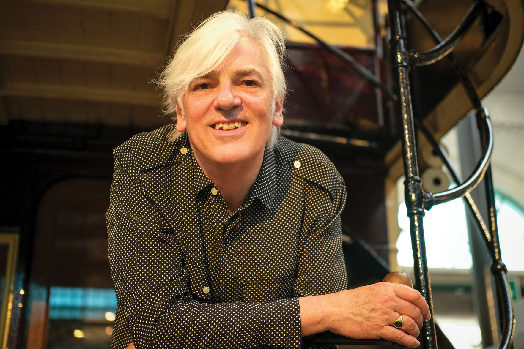 Robyn Hitchcock Answers the Call of ‘The Raging Muse’ on <i>Shufflemania!</i>